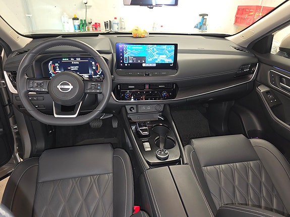 Nissan X-Trail 2 of 5