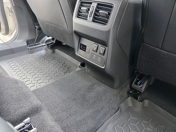 Nissan X-Trail 23 of 27