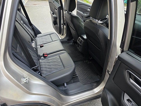 Nissan X-Trail 18 of 27