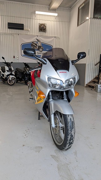 Honda Powersports VFR800FI 0.8 5 of 5
