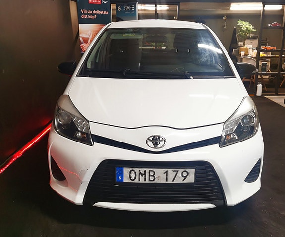 Toyota Yaris 2 of 5