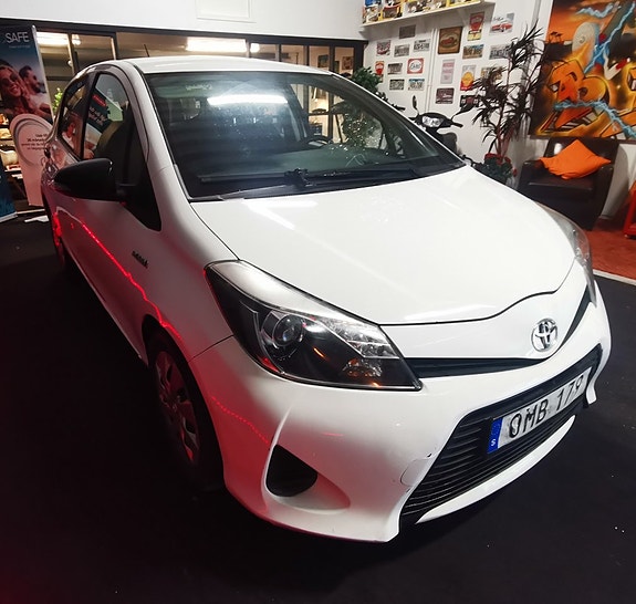 Toyota Yaris 3 of 5