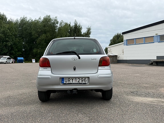 Toyota Yaris 6 of 8