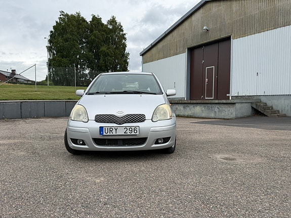 Toyota Yaris 8 of 8