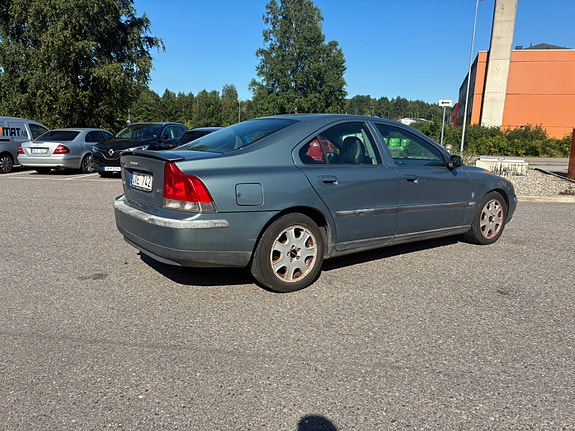 Volvo S60 4 of 5
