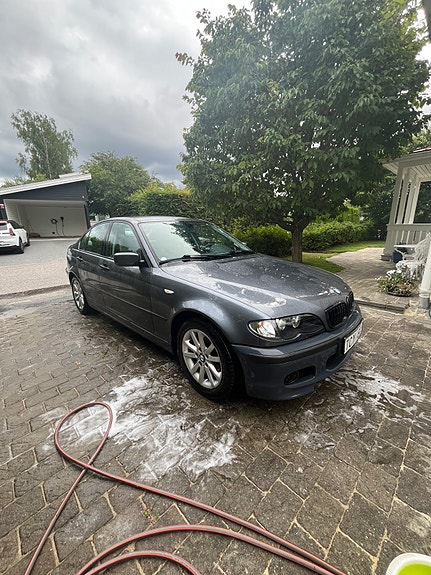 BMW 318i 2 of 28