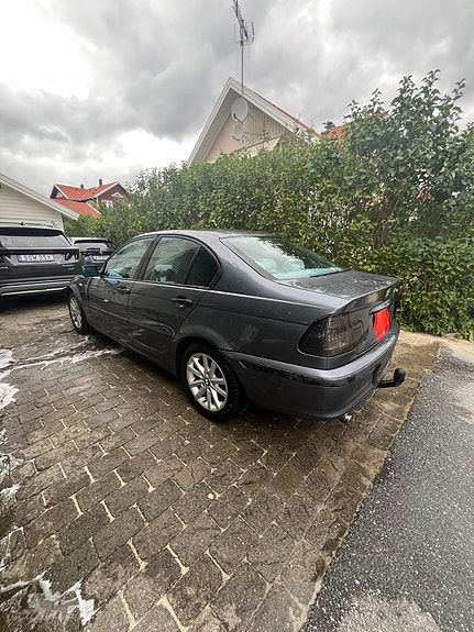 BMW 318i 6 of 28