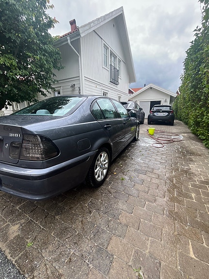 BMW 318i 4 of 28