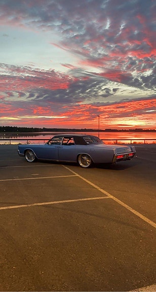 Lincoln Continental 3 of 5