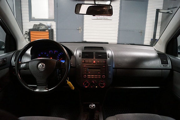 Volkswagen Polo 9 of 13