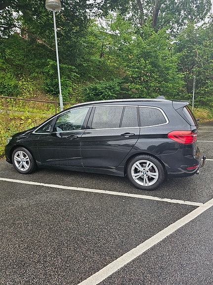 BMW 220d 3 of 5