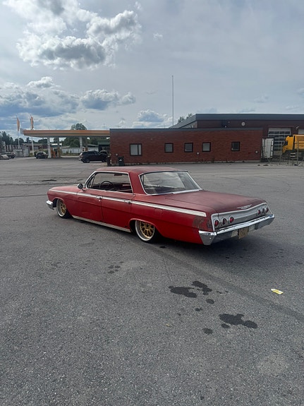 Chevrolet Impala 4 of 16