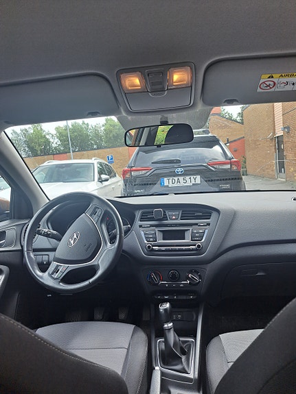 Hyundai i20 2 of 7