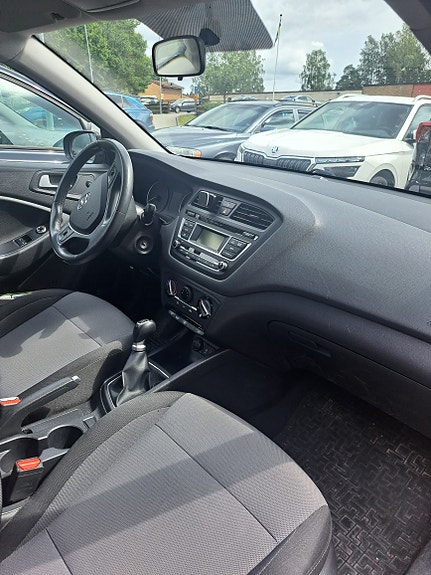 Hyundai i20 5 of 7