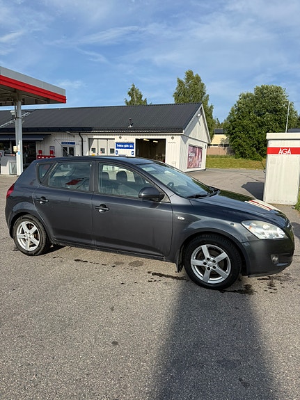 Kia Ceed 3 of 5