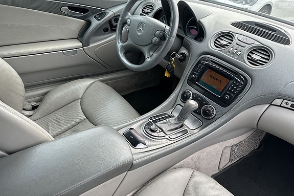 Mercedes-Benz SL500 10 of 16