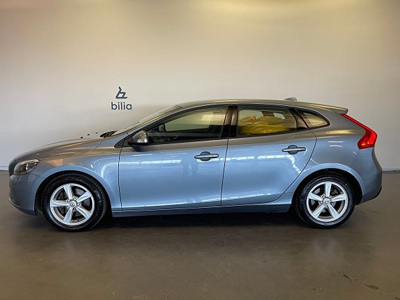 Volvo V40 2 of 5