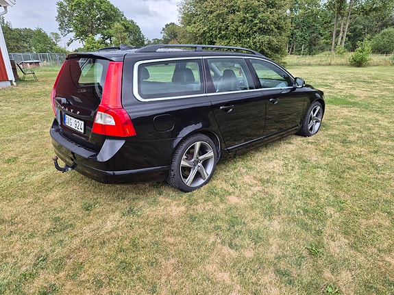 Volvo V70 3 of 6
