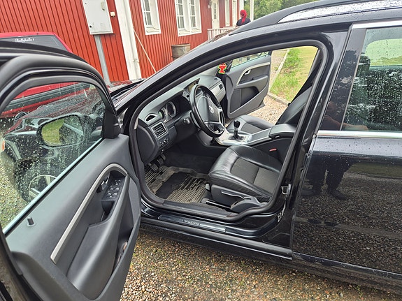 Volvo V70 5 of 6