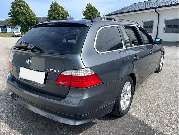 BMW 525i 3 of 5