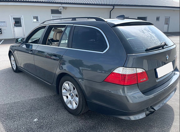 BMW 525i 4 of 5