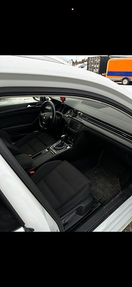 Volkswagen Passat 4 of 6