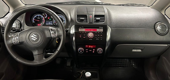 Suzuki SX4 10 of 18