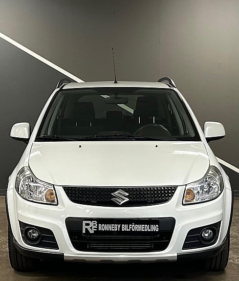 Suzuki SX4 2 of 5