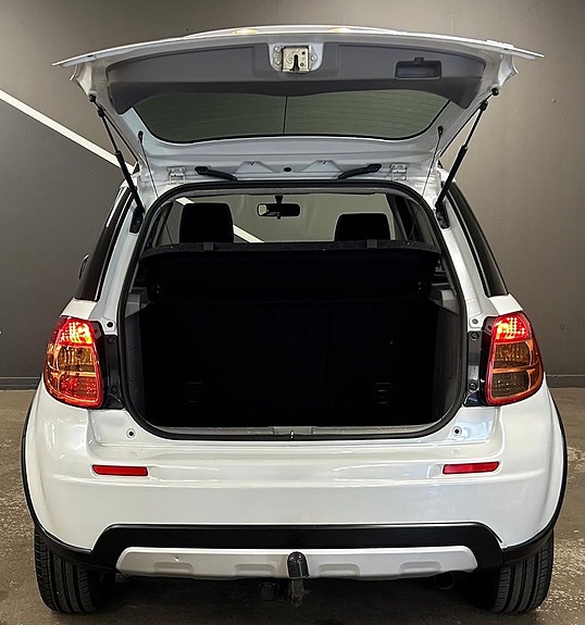 Suzuki SX4 9 of 18