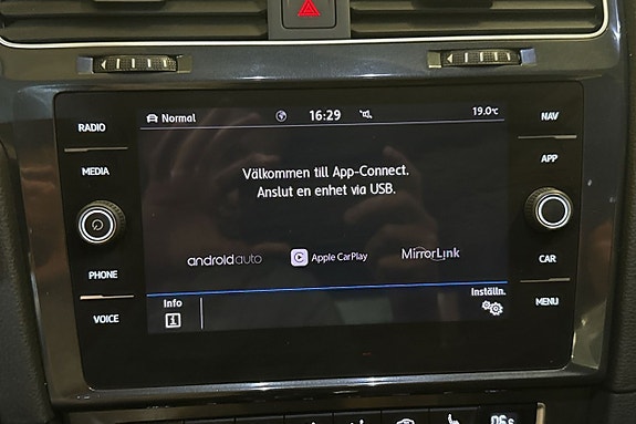 Volkswagen e-Golf VII 18 of 21