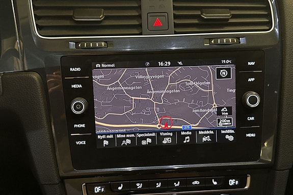 Volkswagen e-Golf VII 15 of 21