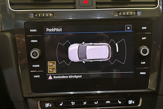 Volkswagen e-Golf VII 16 of 21
