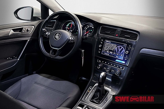 Volkswagen e-Golf VII 12 of 21