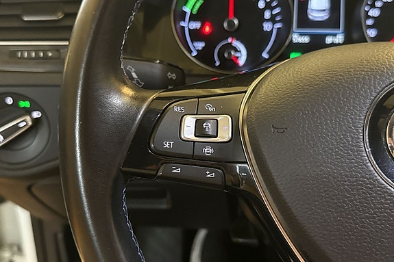 Volkswagen e-Golf VII 13 of 21