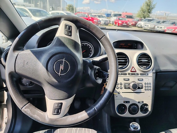 Opel Corsa 12 of 19