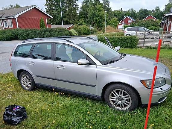Volvo V50 2 of 5
