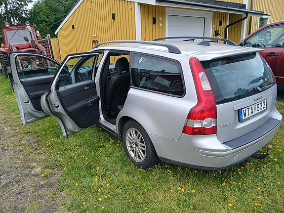 Volvo V50 4 of 5
