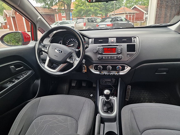Kia Rio 4 of 5