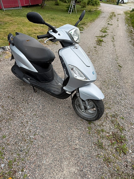 Piaggio Fly 125 2 of 4