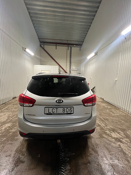 Kia Carens 4 of 5