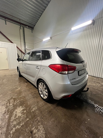 Kia Carens 3 of 5