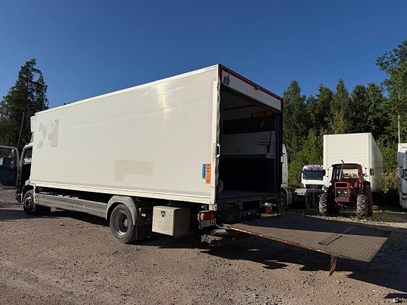 Mercedes-Benz 1524L 4X2 5 of 12