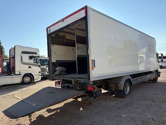 Mercedes-Benz 1524L 4X2 4 of 12