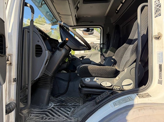 Mercedes-Benz 1524L 4X2 11 of 12