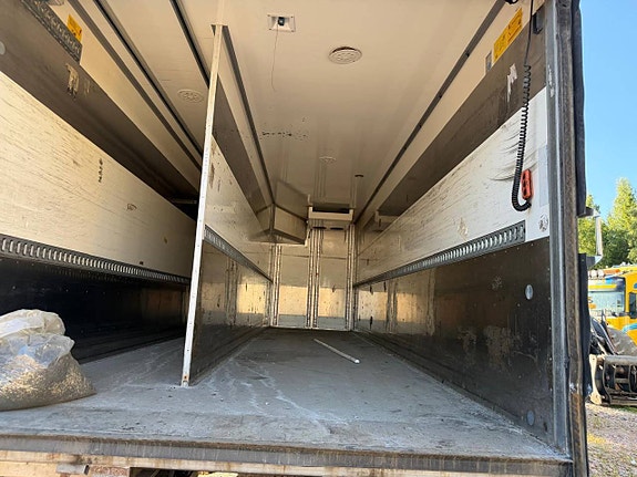 Mercedes-Benz 1524L 4X2 7 of 12