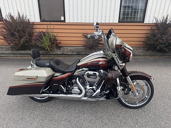 Harley-Davidson CVO 1,8 Street Glide 2 of 20