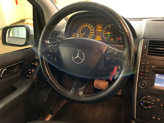 Mercedes-Benz A180 13 of 26
