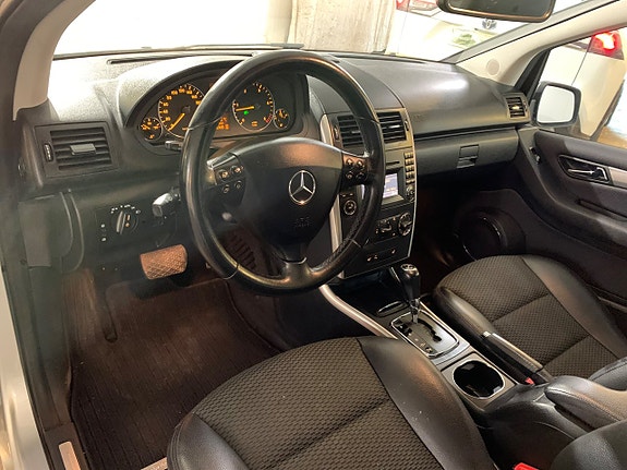 Mercedes-Benz A180 10 of 26