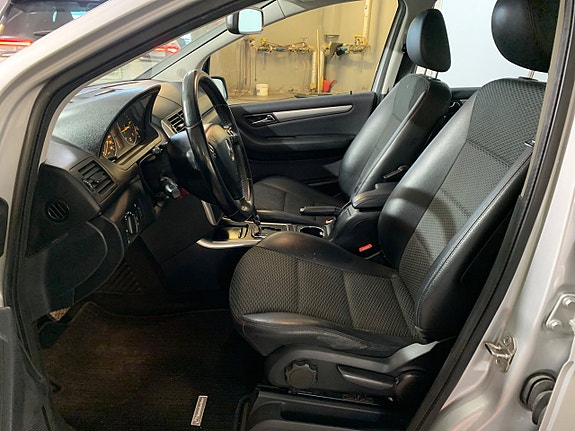 Mercedes-Benz A180 8 of 26