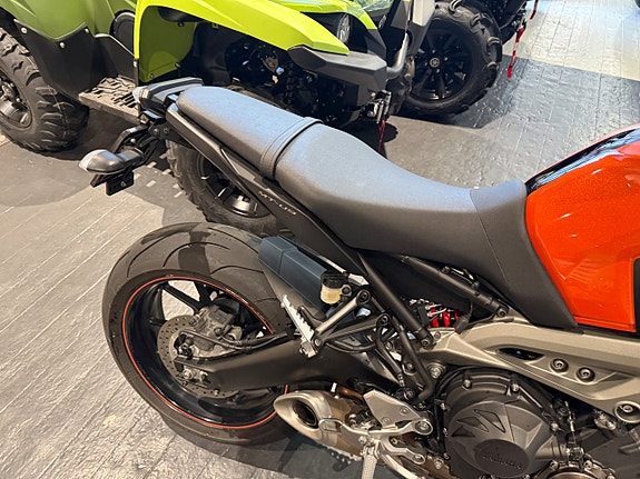 Yamaha MT-09 4 of 7